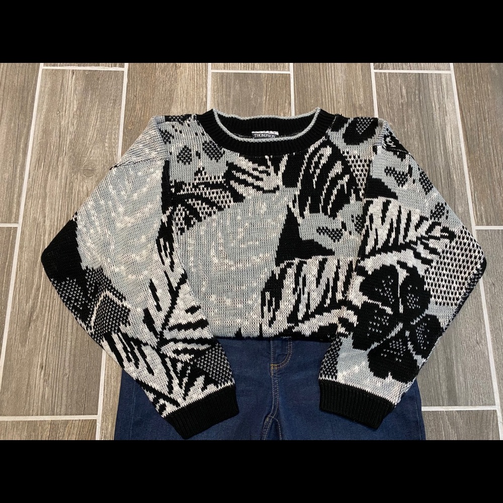 Linda Thompson Vintage Sweater Size Small/Medium